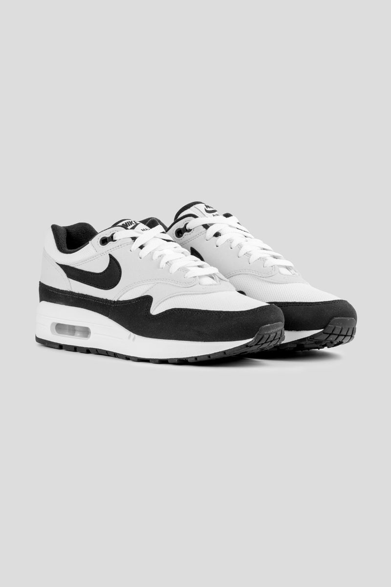 Black n white air max hotsell