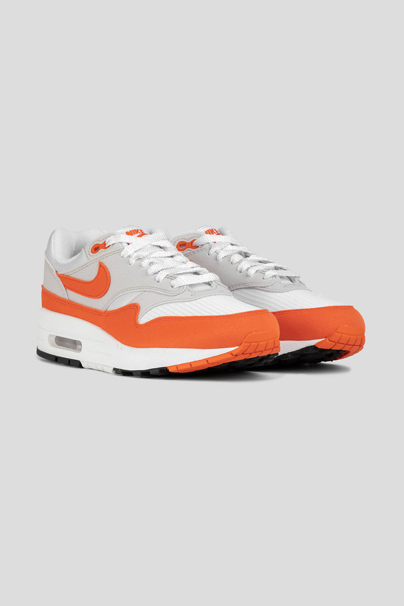 air max 1 orange white