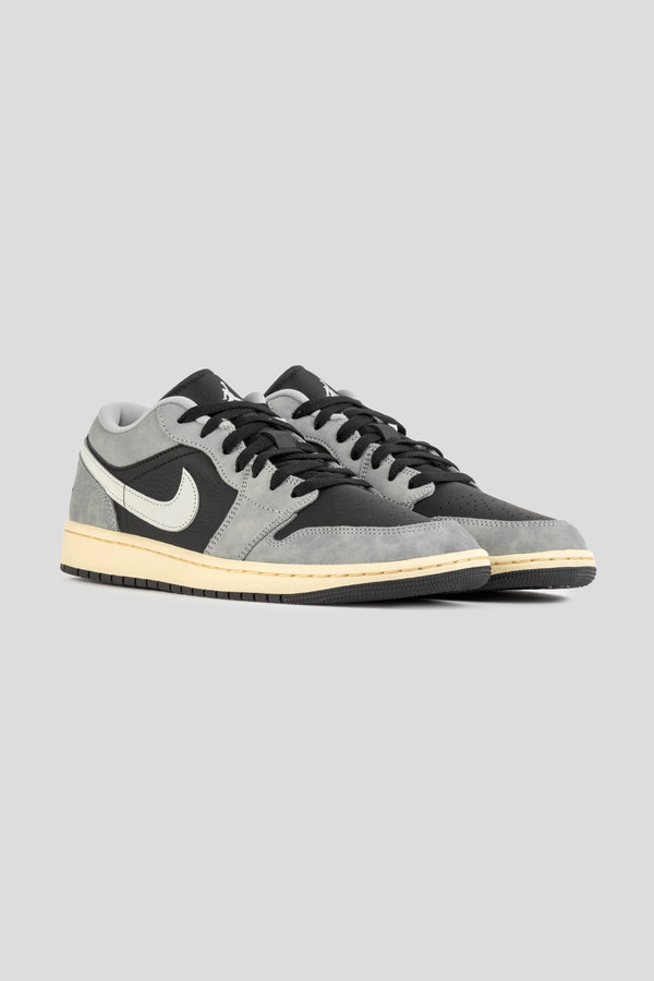 Air Jordan 1 Low SE 'Black / Light Smoke Grey'