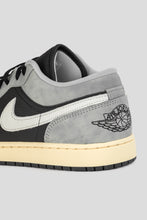 Load image into Gallery viewer, Air Jordan 1 Low SE 'Black / Light Smoke Grey'