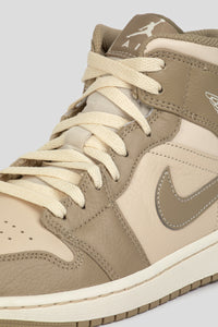 Air Jordan 1 Mid 'Legend Light Brown'