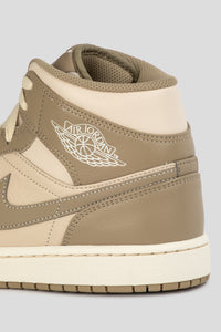 Air Jordan 1 Mid 'Legend Light Brown'