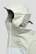 Load image into Gallery viewer, Women's Beta Jacket 'Sea Salt / Arctic Silk'