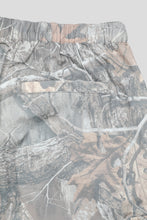 Load image into Gallery viewer, Hydrochromic Cargo Water Short 'Realtree'