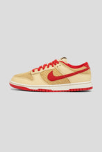 Load image into Gallery viewer, Dunk Low Retro SE &#39;Strawberry Waffle&#39;