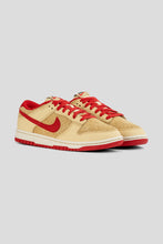 Load image into Gallery viewer, Dunk Low Retro SE &#39;Strawberry Waffle&#39;