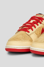 Load image into Gallery viewer, Dunk Low Retro SE &#39;Strawberry Waffle&#39;