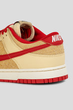 Load image into Gallery viewer, Dunk Low Retro SE &#39;Strawberry Waffle&#39;