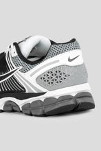 Load image into Gallery viewer, Zoom Vomero 5 SE SP 'Dark Grey'