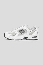 Load image into Gallery viewer, Women's 530 'White / Silver Metallic'