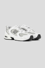 Load image into Gallery viewer, Women's 530 'White / Silver Metallic'
