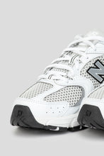 Load image into Gallery viewer, Women's 530 'White / Silver Metallic'