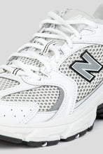 Load image into Gallery viewer, Women's 530 'White / Silver Metallic'