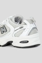 Load image into Gallery viewer, Women's 530 'White / Silver Metallic'