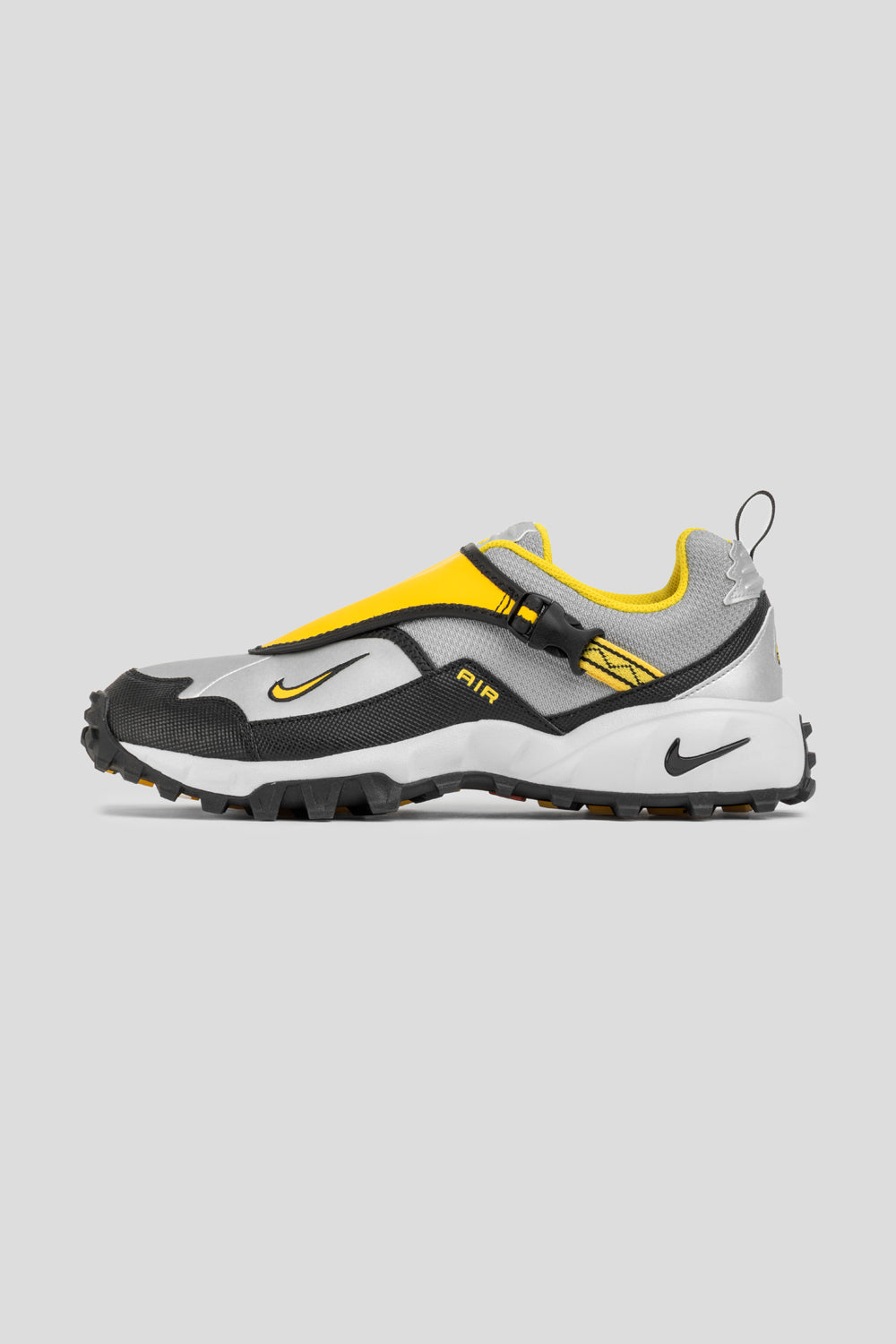 Nike ACG Phassad 'Black / Yellow Zest / Metallic Silver' - HM7133