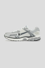 Load image into Gallery viewer, Women's Zoom Vomero 5 'Metallic Silver'