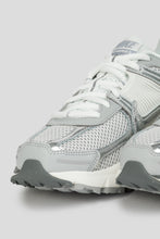 Load image into Gallery viewer, Women's Zoom Vomero 5 'Metallic Silver'