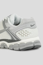 Load image into Gallery viewer, Women's Zoom Vomero 5 'Metallic Silver'