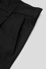 Load image into Gallery viewer, Dean Pleated Short 'Black'