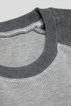 Cargar imagen en el visor de la galería, Victoria Gothic Reversible Waffle 'Grey'