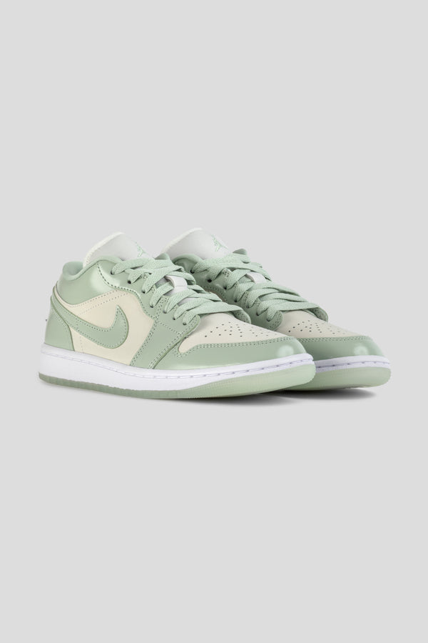 Women's Air Jordan 1 Low SE 'Seafoam / Metallic Silver'