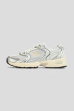 Load image into Gallery viewer, Women's 530 'Silver Metallic / Linen'