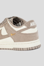 Load image into Gallery viewer, Women's Dunk Low 'Malt'