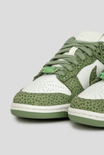 Load image into Gallery viewer, Women&#39;s Dunk Low PRM &#39;Safari Oil Green&#39;