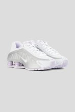 Load image into Gallery viewer, Women&#39;s Shox R4 &#39;White &amp; Metallic Platinum&#39;