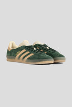 Load image into Gallery viewer, Gazelle Indoor &#39;Shadow Green / Warm Sandstone&#39;