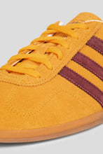 Load image into Gallery viewer, Women's Gazelle Lo Pro 'Crew Yellow / Shadow Red'