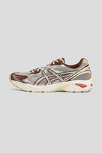 Load image into Gallery viewer, x Above The Clouds GT-2160 &#39;Cream / Chocolate Brown&#39;