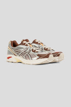 Load image into Gallery viewer, Women&#39;s Above The Clouds GT-2160 &#39;Cream / Chocolate Brown&#39;