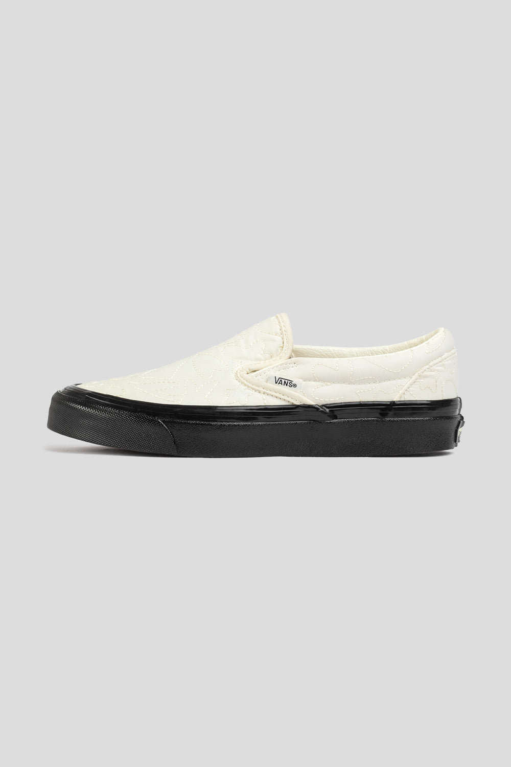 Vans slip on pro classic 2024 white black