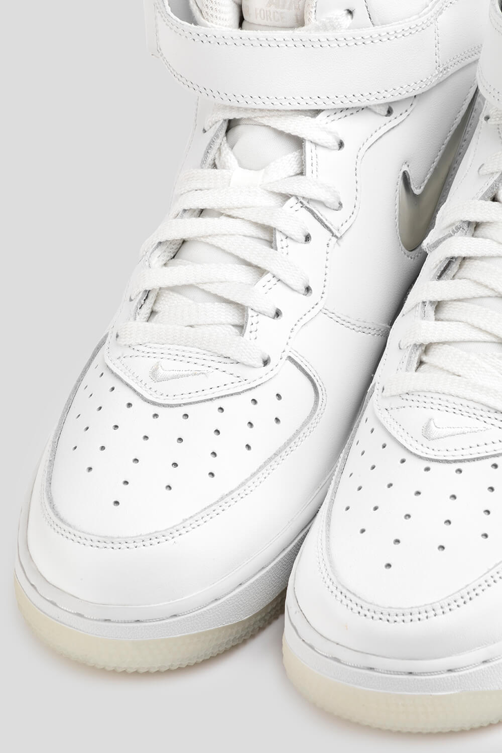 Nike air force clearance 1 07 mid white