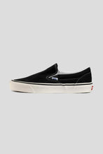 Load image into Gallery viewer, Classic Slip-On 98 DX &#39;Black / White&#39;