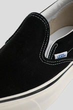 Load image into Gallery viewer, Classic Slip-On 98 DX &#39;Black / White&#39;
